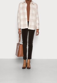 OPUS Tunn jacka - off-white