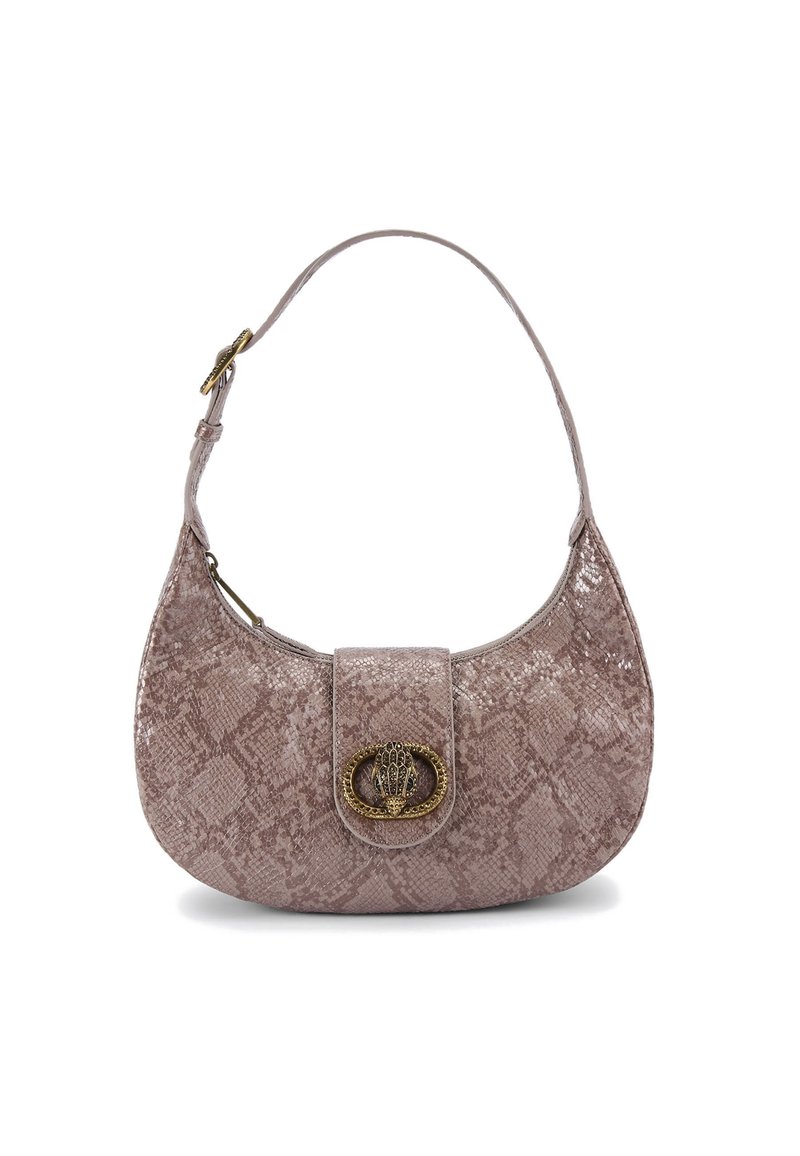 Torebka w wężowy wzór w jasnym mauve, charakteryzująca się strukturalnym kształtem, okrągłym topem, regulowanym paskiem na ramię oraz ozdobnym zapięciem w złotym kolorze.