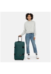 Eastpak - TRANVERZ M - Trolley - emerald green Miniaturebillede 1