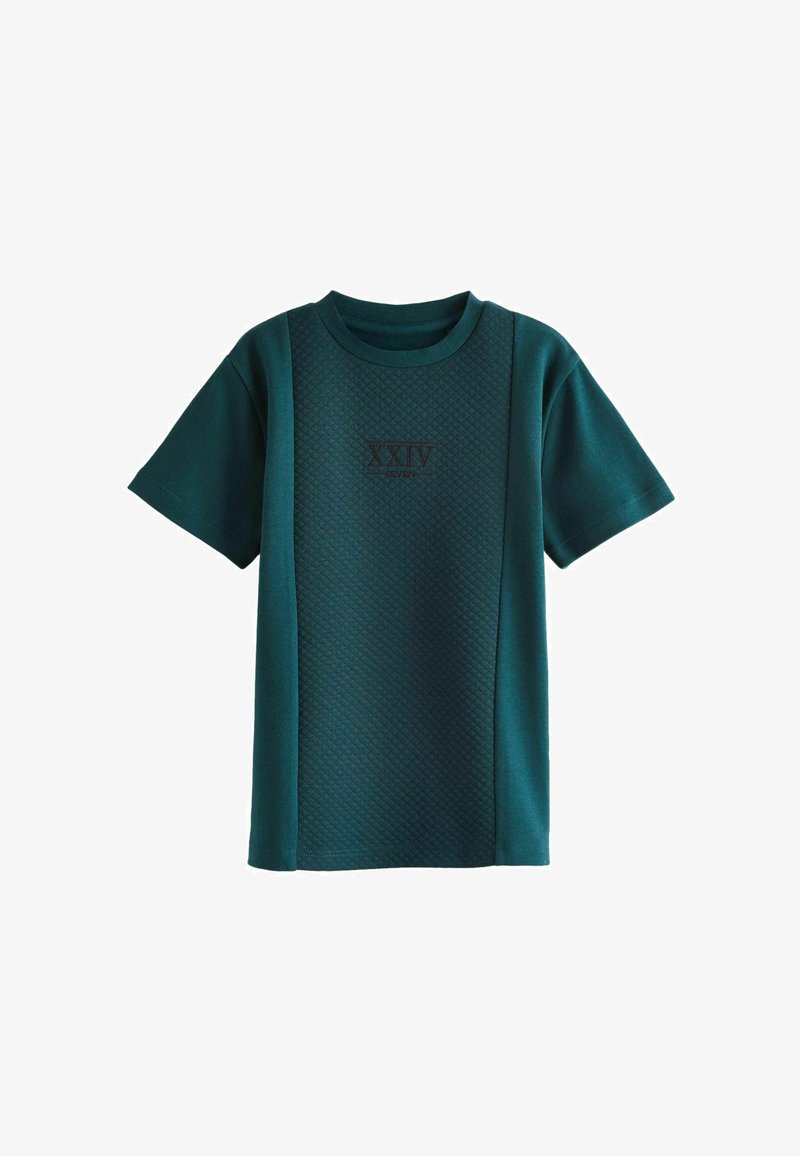 Tyrkysové tričko s krátkým rukávem vyrobené z texturované látky s diamantovým vzorem a malým, tmavým logem XXIV na přední straně.