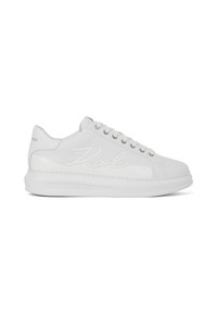 Zapatilla blanca de perfil bajo con cierre de cordones, suela gruesa y ""Karl"" grabado en el lateral con letra manuscrita. Diseño limpio y minimalista.