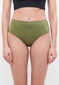 Aukštai prie liemens olive spalvos bikini kelnaitės, pagamintos iš glotnaus audinio, su besiūle konstrukcija ir švariais kraštais. Tinka maudymosi kostiumėliui.
