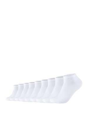 Weiße Knöchelsocken, in einer Reihe angeordnet, aus einem weichen Baumwollgemisch, mit einem gerippten Bund und einer glatten Textur. Insgesamt zehn Paare.
