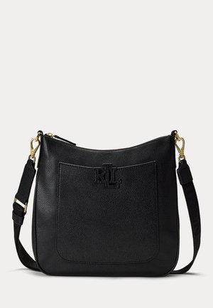 Μαύρο δερμάτινο τσαντάκι crossbody με ανάγλυφη υφή, ρυθμιζόμενο λουράκι, μπροστινή τσέπη τύπου θήκη, εξαρτήματα σε χρυσό τόνο και κεντημένο λογότυπο RL στην τσέπη.