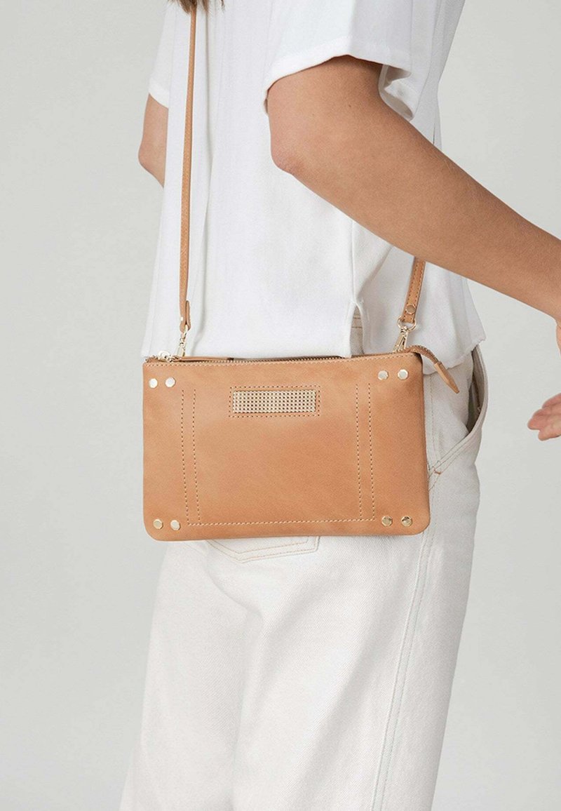 CLIO GOLDBRENNER MINI CLASSIC - Pochette - camel