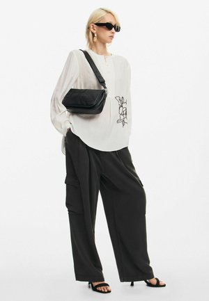 Cross body bag - black