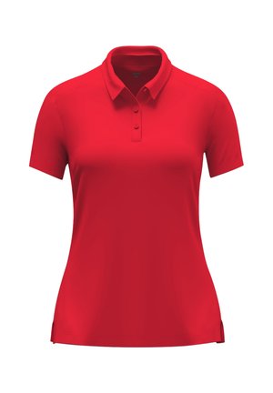 Polo rouge à manches courtes avec trois boutons et un col, conçu pour une silhouette féminine ajustée sur un fond blanc uni.