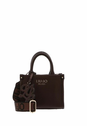 Borsa a mano in pelle marrone scuro lavorata con manici superiori, logo tono oro con la scritta "LIU JO MILANO," e tracolla brandizzata removibile.