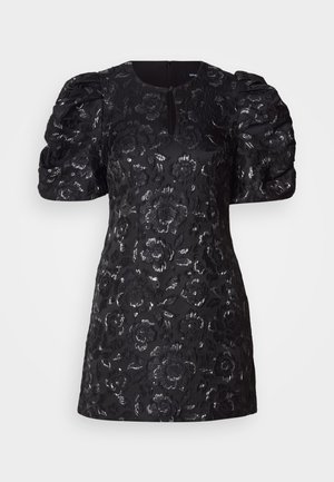 Robe noire avec des manches bouffantes, motif floral texturé et décolleté en trou de serrure. Fabriquée en tissu brillant, dotée d'une fermeture éclair au dos.