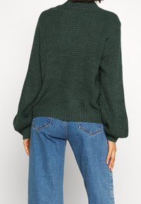 Monki Svetr - green