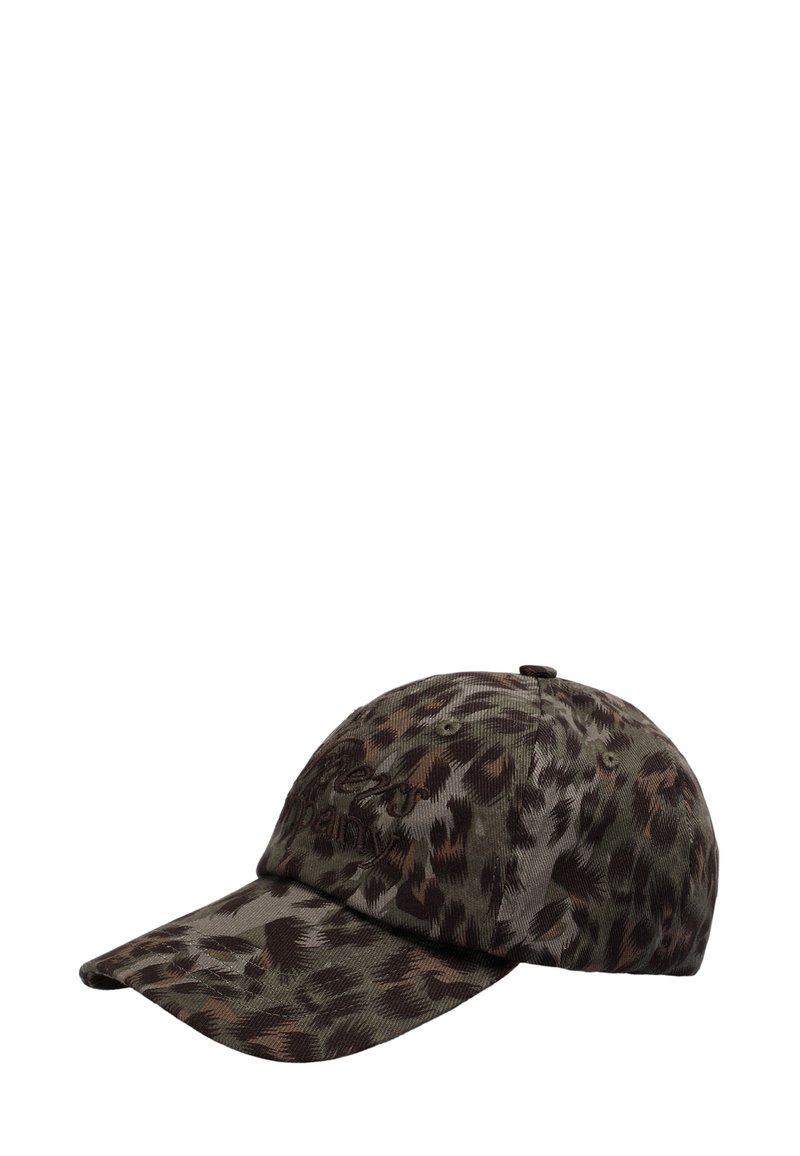 Gorra de estampado de leopardo hecha de tela texturizada, con visera curvada, detalles bordados y un botón en la corona.