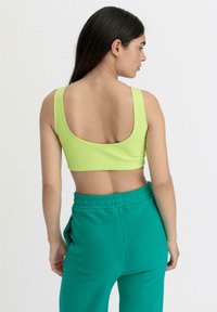 hessnatur FITTED - Top - polargrün