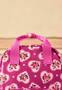 Cath Kidston MEDIUM HEARTS - Iskolatáska - pink