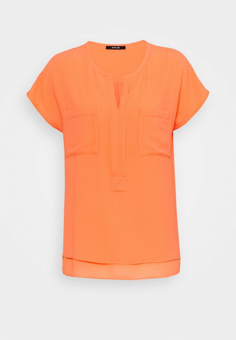 Blouse à manches courtes et col en V, de couleur orange vif, avec deux poches poitrine, en tissu léger ; comprend un ourlet droit et une coupe décontractée.