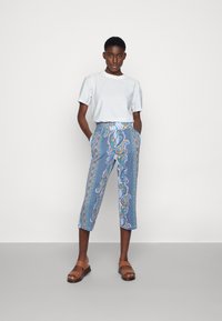 Cream PRINTA CULOTTE PANT - Calças - blue paisley