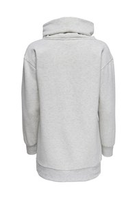 Sweat à capuche oversize gris clair en tissu doux, avec un col montant, des épaules tombantes, des poignets côtelés et un ourlet droit.