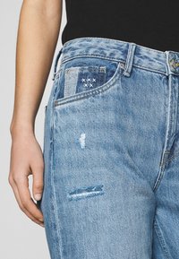 Pepe Jeans Flared-farkut - destroyed denim