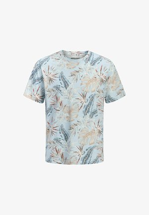 Lyseblå T-shirt med korte ærmer med beige og blå tropiske blade og hvidt blomsterprint, rund halsudskæring, Jack & Jones-mærke indeni kraven.