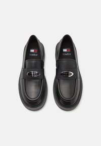 Tommy Jeans FLAT LOAFER - Belebújós cipők - black