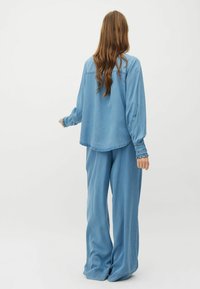 mbyM ASAKA - Kalhoty - blue