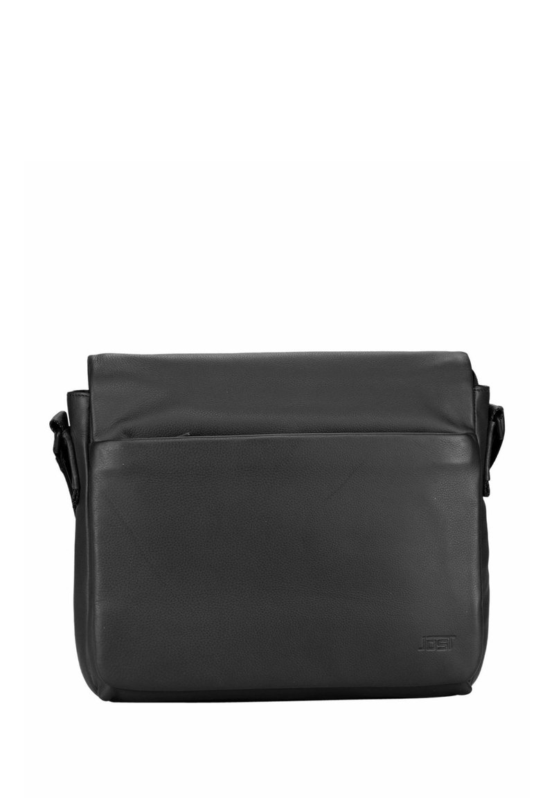 Sac messager en cuir noir avec un design plat, une poche frontale, une bandoulière réglable et un marquage discret en bas à droite.