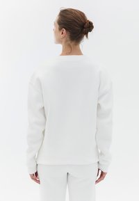 OXXO CREW NECK - Felpa - ice milk
