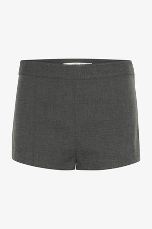 Sive prilagojene kratke hlače, narejene iz teksturiranega blaga, z ravnim pasom in ravnim krojem, brez žepov ali okrasnih elementov.