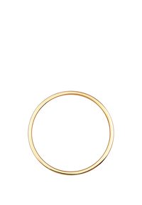 Auksinės spalvos metalo žiedas su lygia, apvalia forma ir blizgiu paviršiumi, minimalistiniu dizainu be papuošimų.