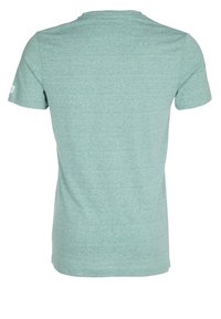 T-shirt s krátkým rukávem v mátově zelené barvě vyrobený z měkké, texturované látky, s jednoduchým, klasickým střihem a bez výrazných vzorů nebo ozdob.