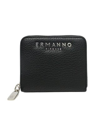 Portafoglio in pelle nera a trama con cerniera argentata e scritta "ERMANNO FIRENZE" impressa in rilievo in argento sulla parte frontale.