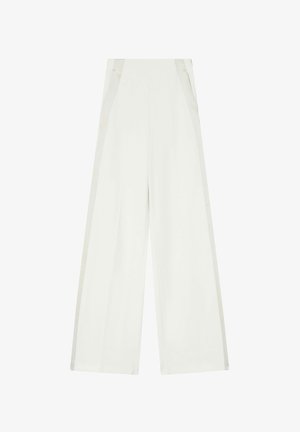 Pantalons àlarge jambe en tissu texturé blanc, avec une taille haute et des poches latérales. Lignes épurées avec des détails accentués de tons neutres.