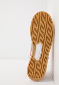 Nike SB ADVERSARY UNISEX - Sapatilhas de skate - healing orange/amber brown/white/light brown/black