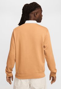 Nike Sportswear CLUB - Polo majica - flax white