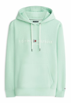 Hellgrüner Kapuzensweatshirt mit Kängurutasche, weißen Kordeln und „Tommy Hilfiger Est. 1985“-Logo auf der Brust.