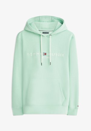 Hellgrüner Kapuzensweatshirt mit Kängurutasche, weißen Kordeln und „Tommy Hilfiger Est. 1985“-Logo auf der Brust.
