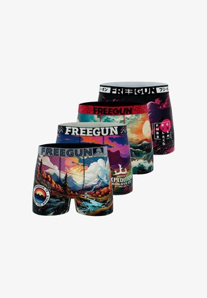 Quatre paires de boxers Freegun, chacune aux imprimés vibrants inspirés de la nature avec des couleurs et motifs distincts, ainsi que des ceintures de marque.