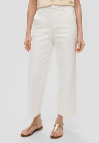 s.Oliver BLACK LABEL SURI REGULAR FIT WIDE LEG  - Flared Jeans - ecru