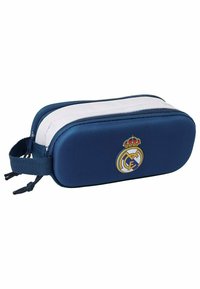 Niebieski piórnik o prostokątnym kształcie, z białym wnętrzem i zamkiem błyskawicznym. Na jednej stronie znajduje się logo Realu Madryt.