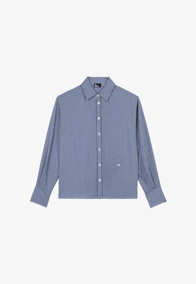 Camicia button-up a righe in blu navy e bianco, con colletto, maniche lunghe e taglio dritto, dotata di un piccolo logo sul petto.