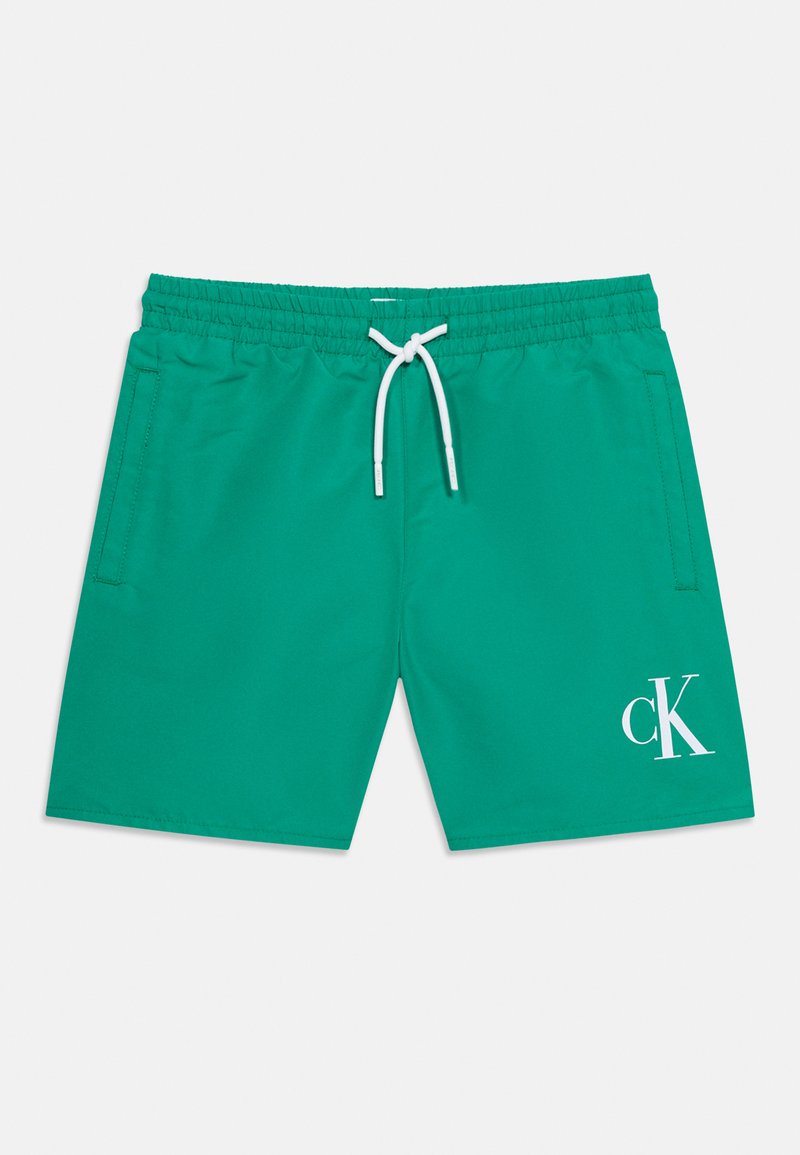 Πράσινα ανδρικά μαγιό σορτς με λευκό κορδόνι και πλαϊνές τσέπες, με λευκό λογότυπο "cK" στο κάτω δεξί πόδι.