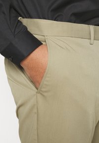 Jack & Jones JPRFRANCO SET - Costume - covert green