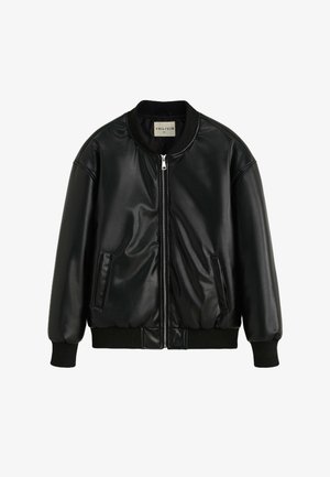 Veste aviateur en similicuir noir avec col, poignets et ourlet côtelés, fermeture éclair avant et deux poches latérales, étiquette "FRILIVIN" à l'intérieur du col.