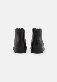 Geox GHIACCIAIO - Bottines à lacets - black