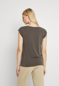 Pieces T-shirt básica - black olive