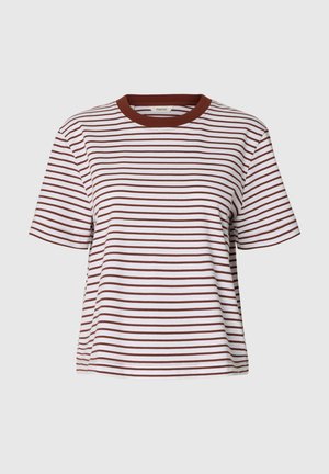 T-shirt blanc à manches courtes avec de fines rayures horizontales marron et un col rond marron uni, présenté sur un fond clair uni.