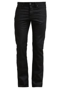 Jeans de mezclilla negra con corte recto, que cuentan con cinco bolsillos, cremallera y presillas para cinturón. Textura suave con un diseño clásico.