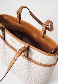 MICHAEL Michael Kors WINSTON mleczny