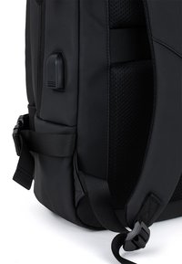 Pako Lorente - Plecak