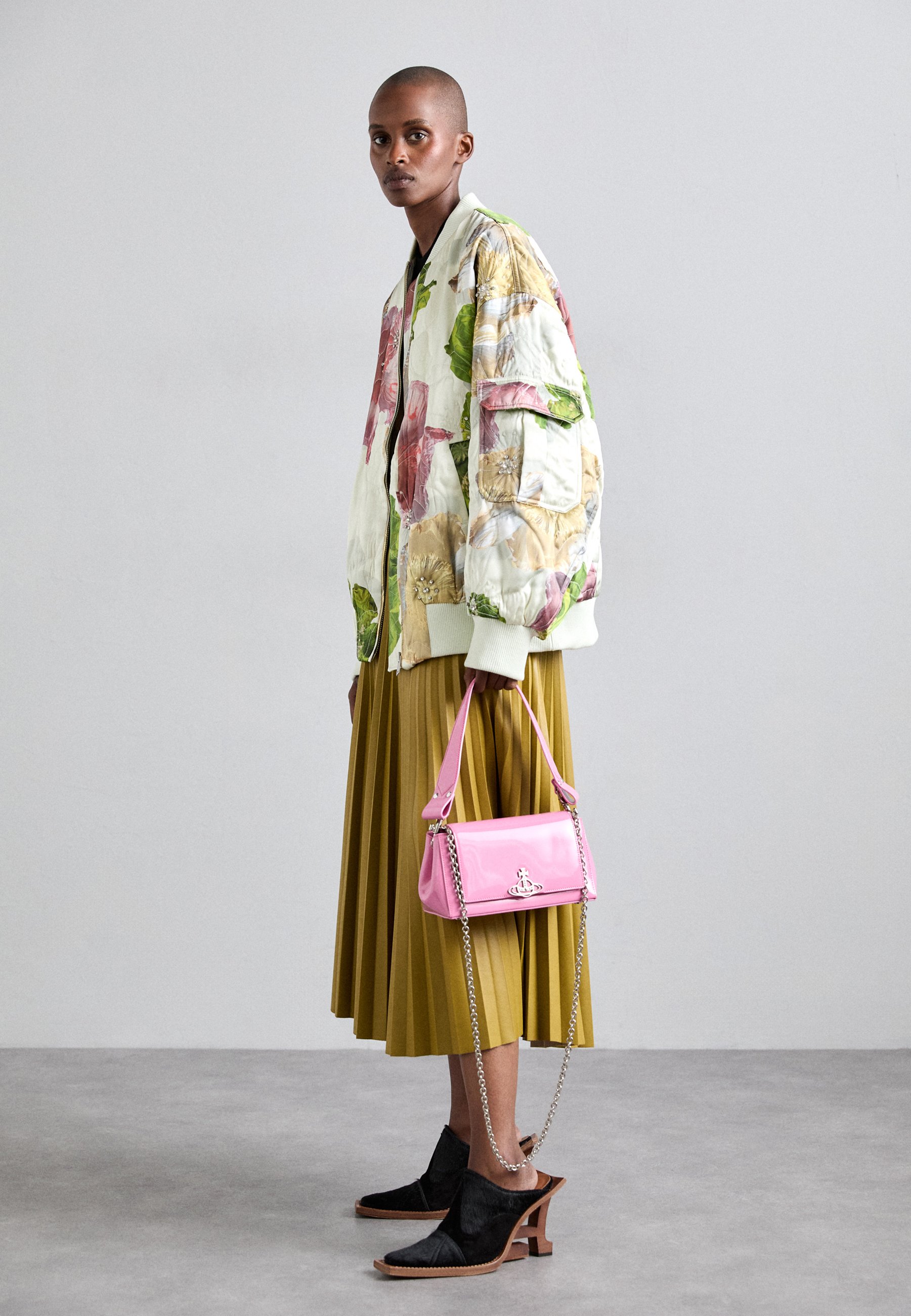 ごんVivienne Westwood Vivienne Westwood HAZEL MEDIUM HANDBAG - Geantă de mână - pink/roz