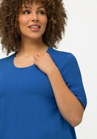 Ulla Popken RUNDHALSAUSSCHNITT - T-shirt basic - royal